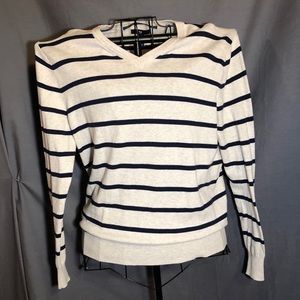 Gap v-neck sweater